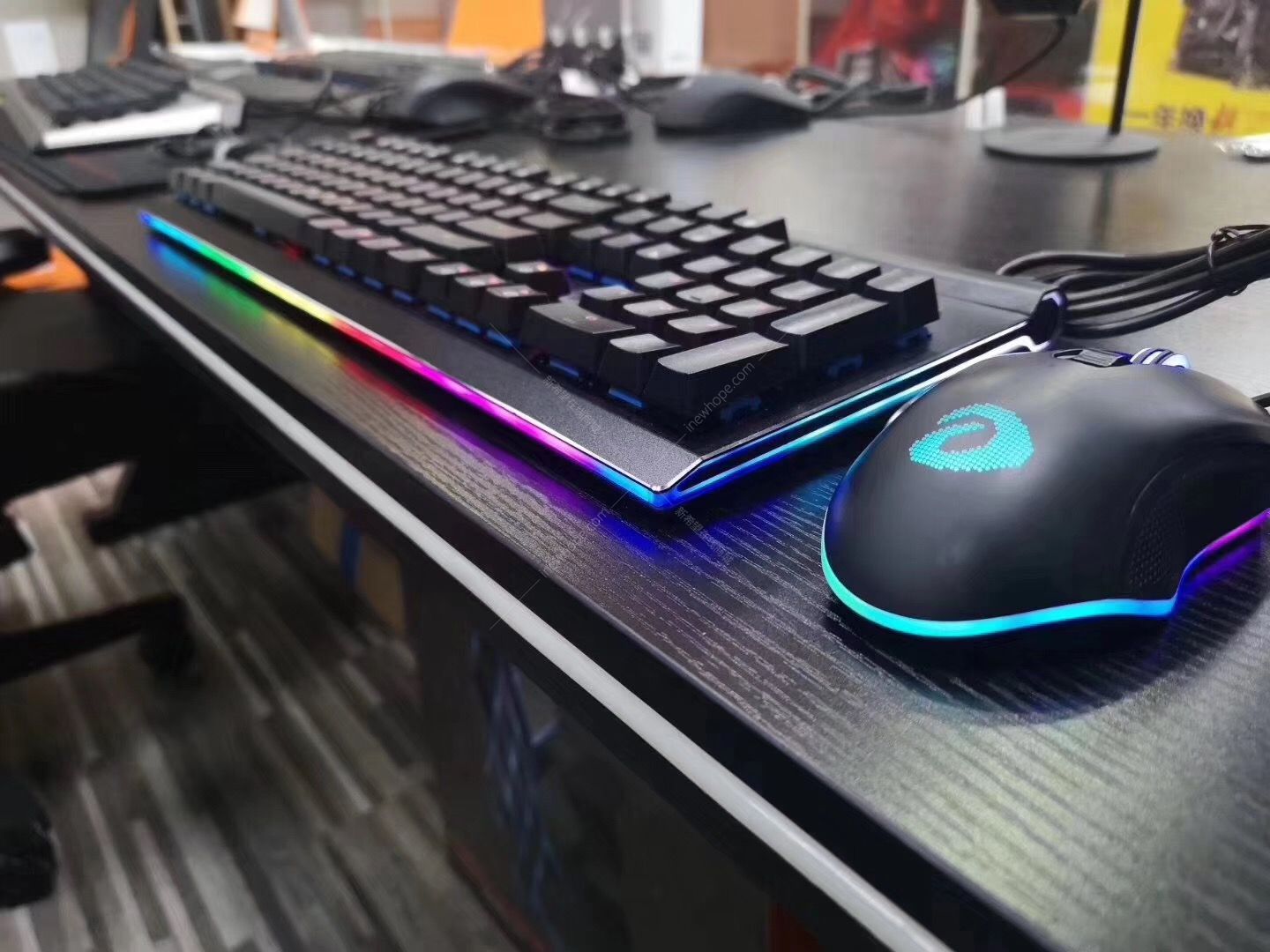 达尔优 牧马人ck560 精英版 机械键盘 红外插拔轴防水防尘游戏网吧